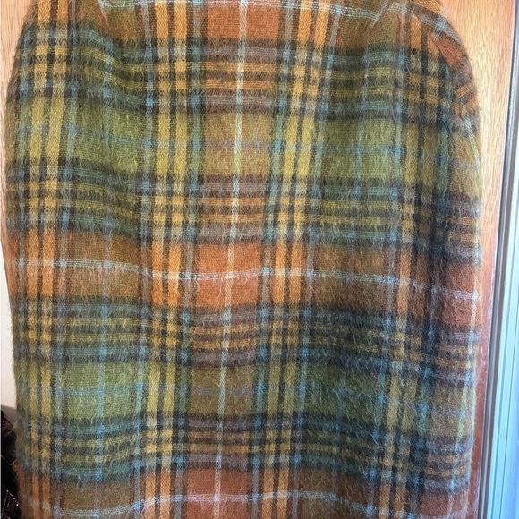 Vintage Plaid Women's Cape in Green and Brown - Picture 4 of 4